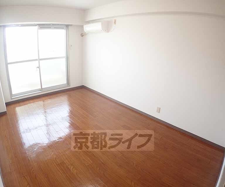 居室・リビング　広々としたお部屋です。