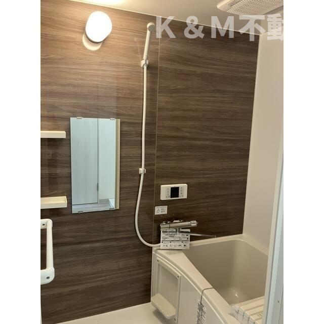 バス・シャワールーム　コンパクトで使いやすいお風呂です