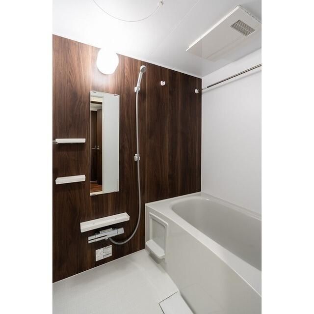 バス・シャワールーム　落ち着いた空間のお風呂です