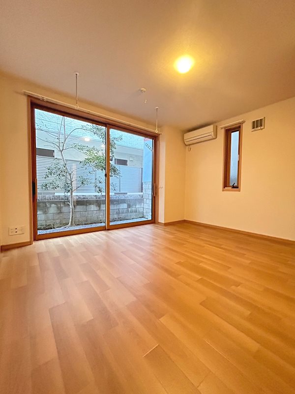 居室・リビング　2面採光のお部屋！