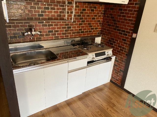 キッチン　ガスコンロが設置されています。これですぐ使えますね。