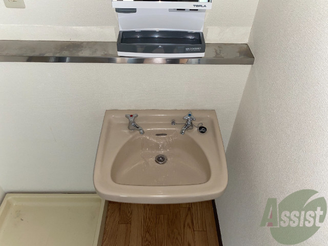 洗面設備　洗面台。朝の身支度はここでばっちり決めましょう。