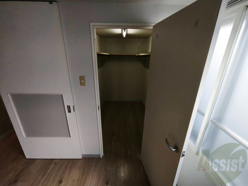 収納　クローゼットは奥行きもあり、荷物が多い方でも安心です。