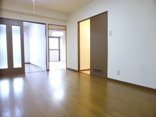 居室・リビング　※写真は他号室です