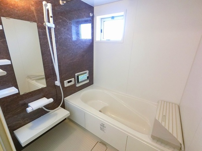 バス・シャワールーム　ＴＶ・換気暖房乾燥機付浴室