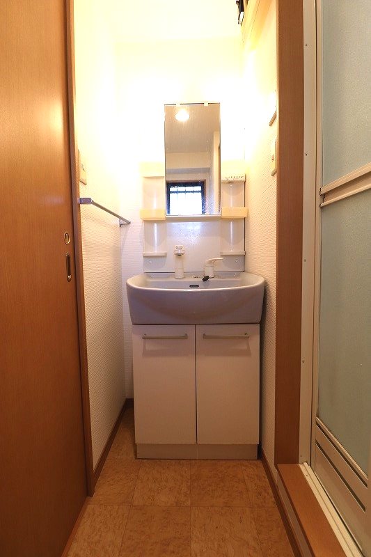 洗面設備　別部屋写真使用