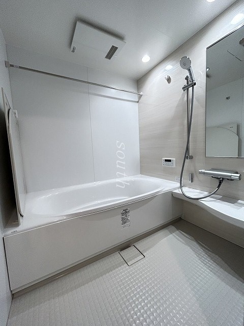 バス・シャワールーム　浴室乾燥機付きのお風呂