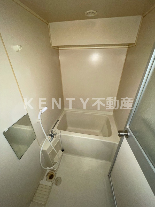 バス・シャワールーム　コンパクトで使いやすいお風呂です