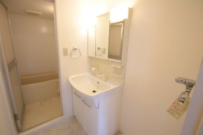 洗面設備　☆室内洗濯機置き場☆■収納＆鏡付き独立洗面台♪