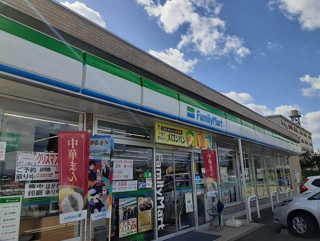 コンビニ　ファミリーマート将監５丁目店（コンビニ）まで700m