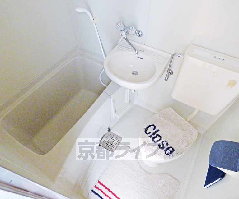 バス・シャワールーム　広々とした浴室です。