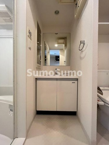 洗面設備　スペースが確保できる洗面所です