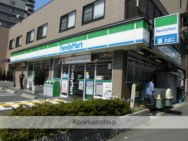 コンビニ　ファミリーマート（コンビニ）まで60m