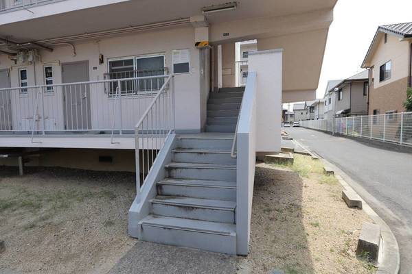 エントランス　落ち着いたエントランスです