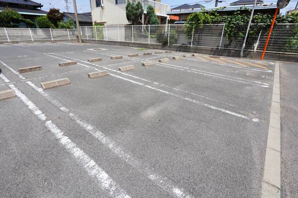 駐車場　駐車場に車を止められます