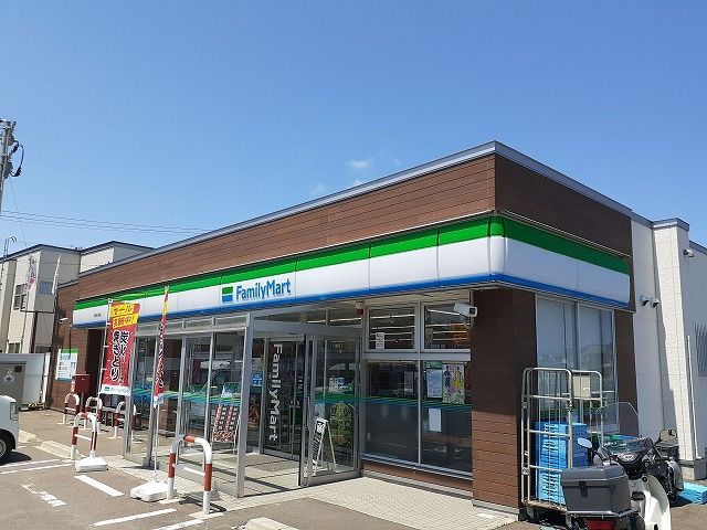 コンビニ　ファミリーマート青森小柳店（コンビニ）まで400m