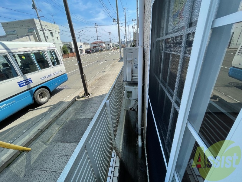 バルコニー　お部屋の外部スペースはこのようになっております。