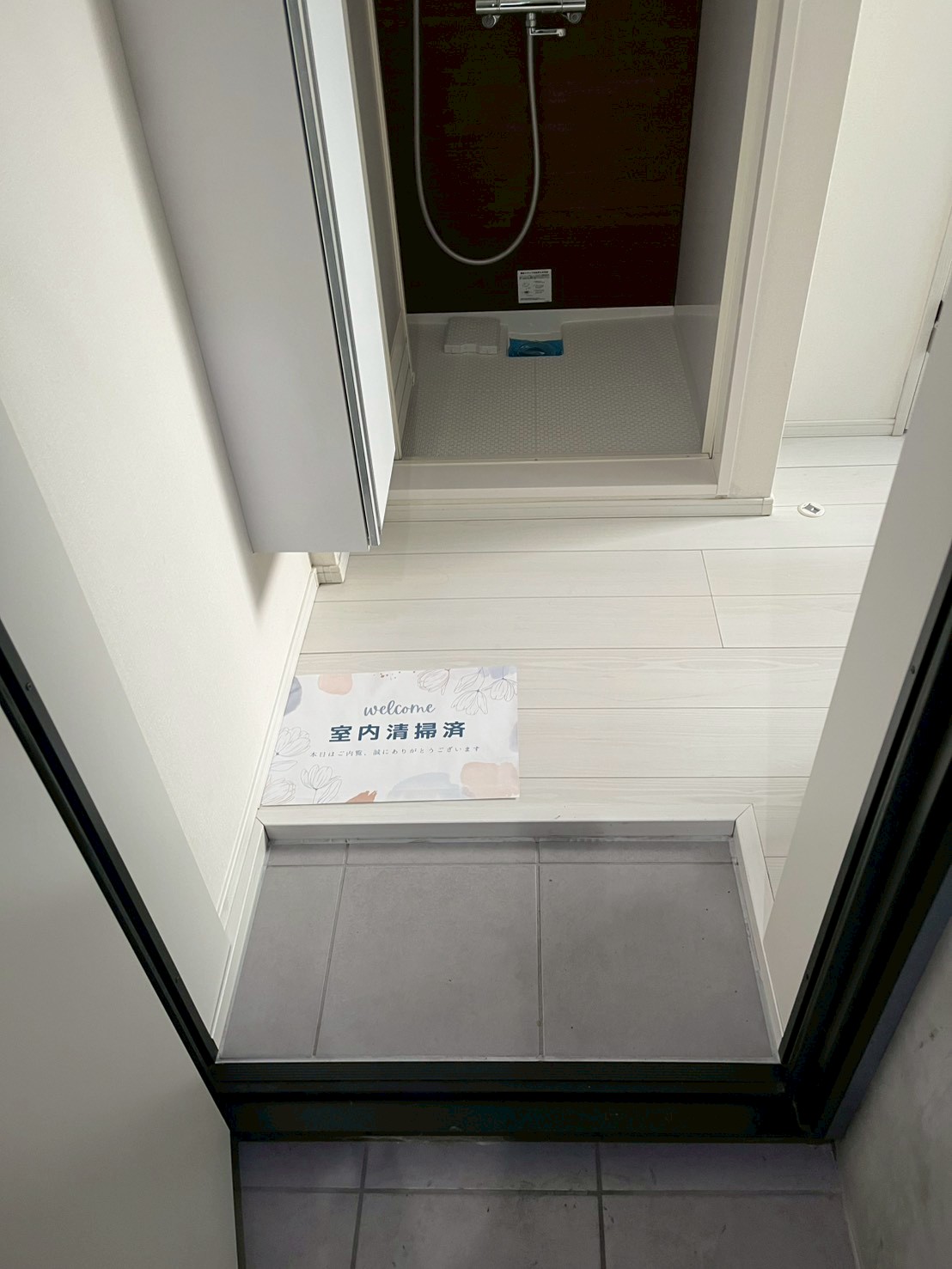 玄関　※写真は別部屋参考画です。