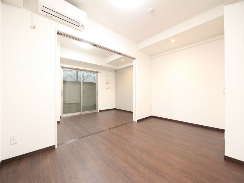 居室・リビング　ＬＤＫ10.8帖　洋室5.6帖　つなげて使用出来ます