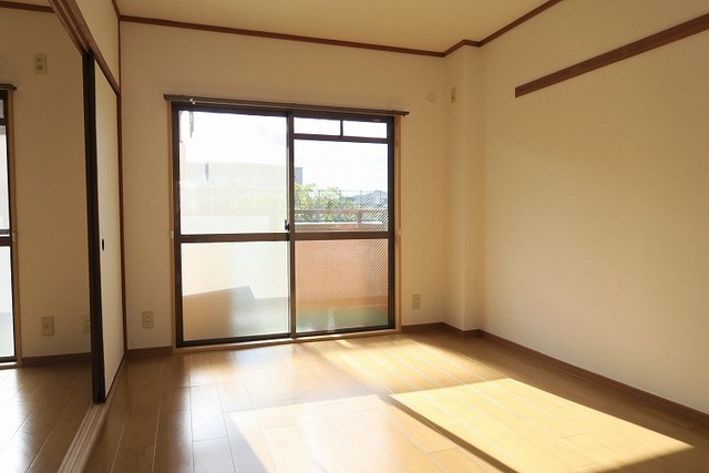 居室・リビング　南向きで明るい洋室です♪