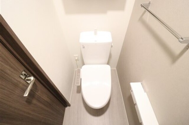 トイレ　温水洗浄暖房便座