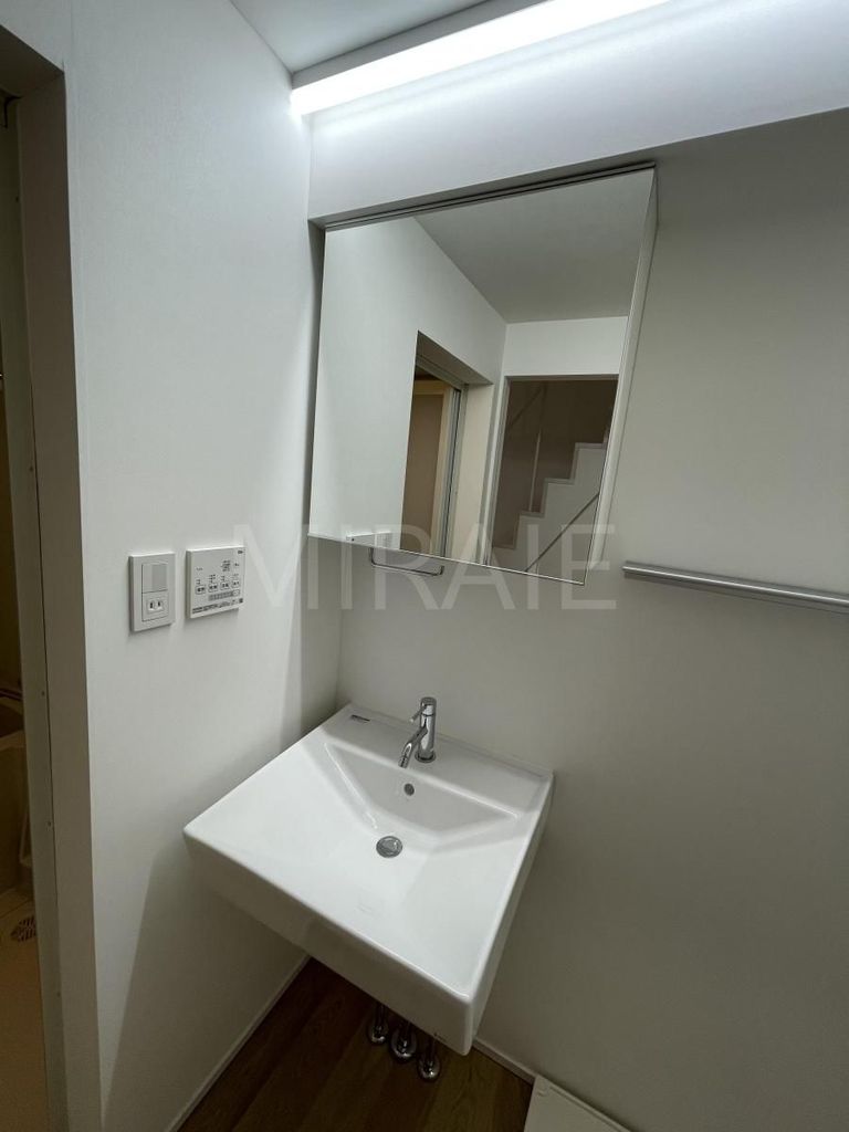 洗面設備　他号室（１階）の参考写真です