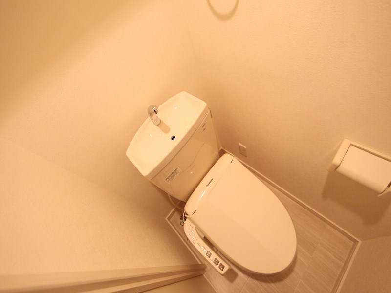 トイレ　温水洗浄暖房便座付トイレ