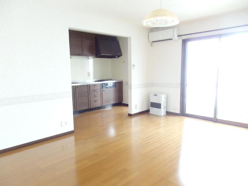 居室・リビング　同タイプ室内写真となります。