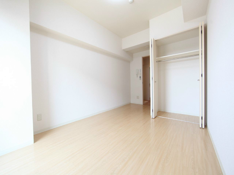 居室・リビング　洋室7.9帖　クローゼット（収納充実してます）