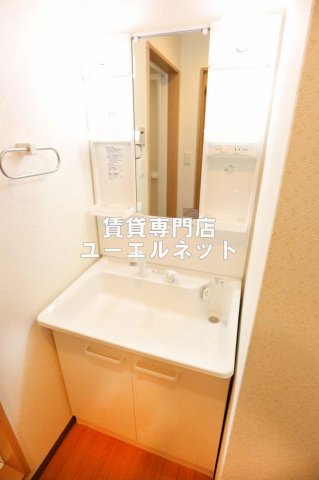 洗面設備　清潔感ある独立洗面台で毎日気持ちよく♪