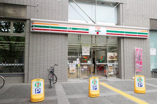 コンビニ　セブンイレブン江坂公園前店（コンビニ）まで190m