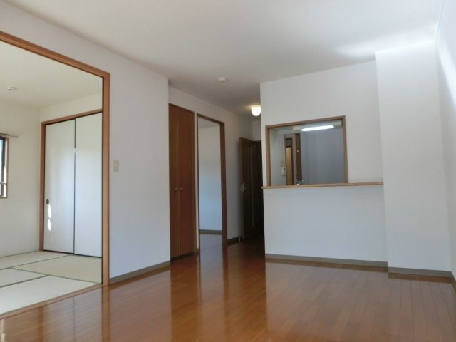 居室・リビング　間仕切り開放で広々ＬＤＫ