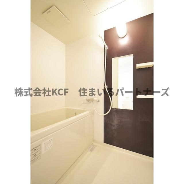 バス・シャワールーム　コンパクトで使いやすいお風呂です