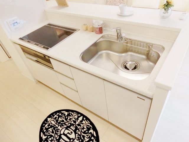 キッチン　★お料理もはかどる３口ＩＨコンロ付システムキッチンです★