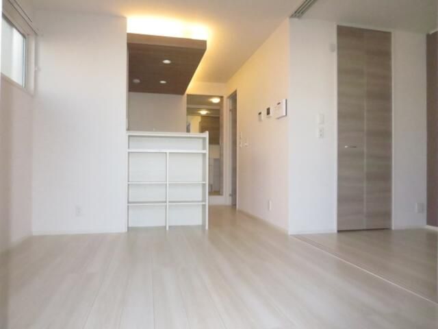 居室・リビング　☆明るい居間☆