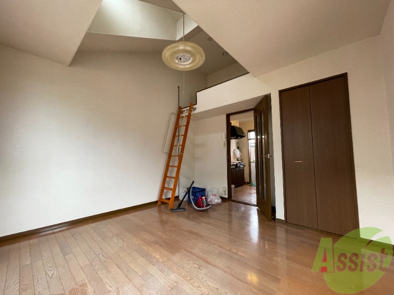 居室・リビング　７．５帖の洋室。広々として、きれいですね。