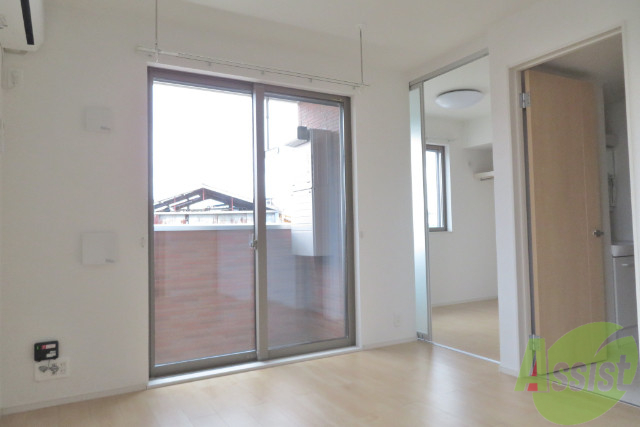 居室・リビング　日差しがしっかり入ってくる明るいお部屋です。