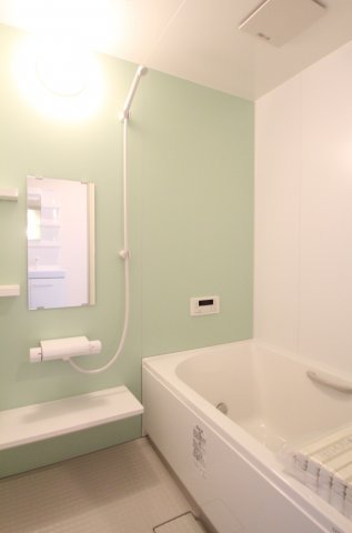 バス・シャワールーム　追い焚き付きの一坪バス