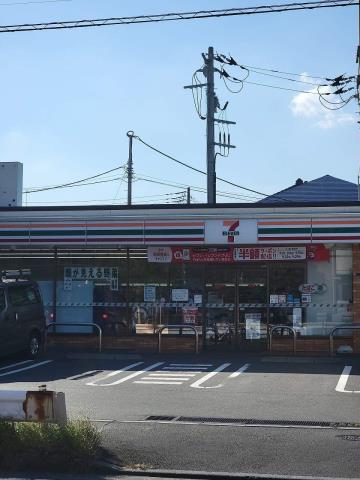 コンビニ　セブンイレブン（コンビニ）まで820m