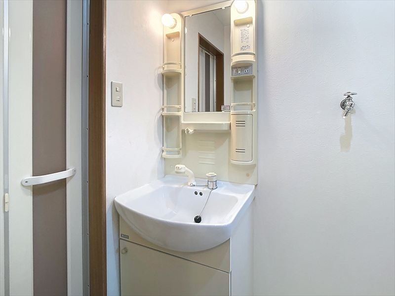 洗面設備　※写真は同物件の別部屋です