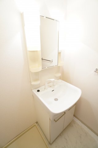 洗面設備　※同物件・反転タイプの写真です。