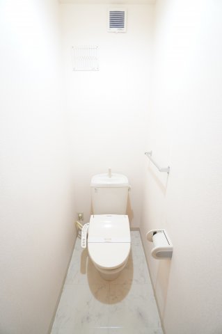 トイレ　※同物件・反転タイプの写真です。