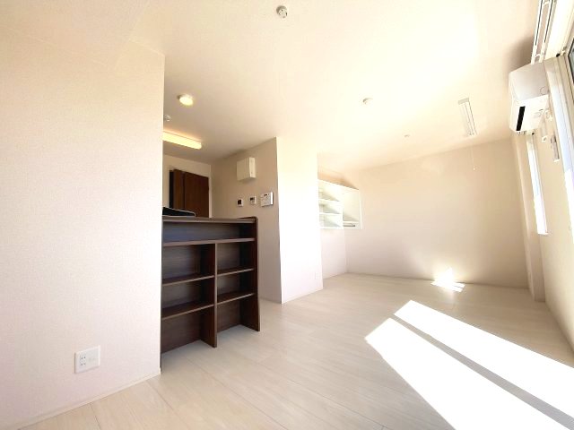 居室・リビング　※同タイプの部屋写真です