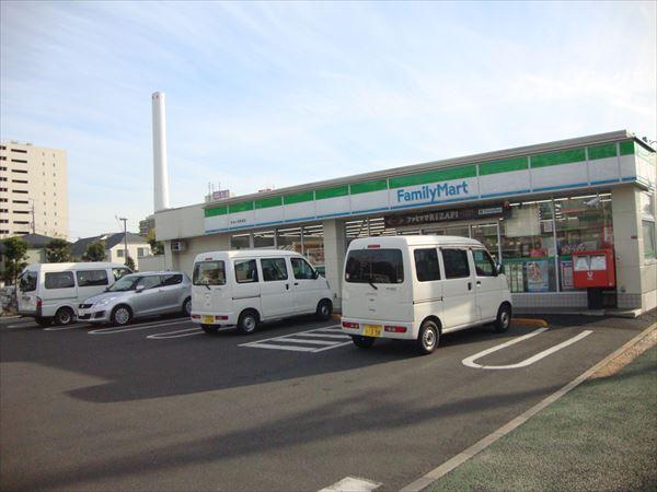 コンビニ　ファミリーマート（コンビニ）まで377m