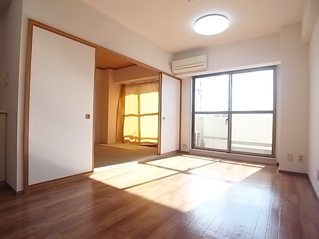 居室・リビング　使いやすい形の為、レイアウトを楽しめます♪