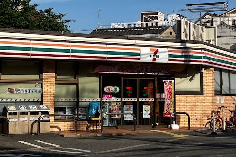 コンビニ　セブンイレブン 大阪桃谷3丁目店（コンビニ）まで89m
