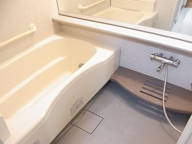 バス・シャワールーム　追い焚き機能付きバス