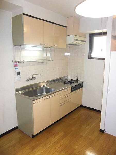 キッチン　キッチンに窓あり