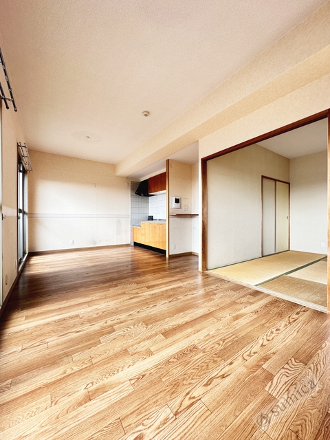 居室・リビング　広々１２．８帖・レイアウトは自由自在です♪♪