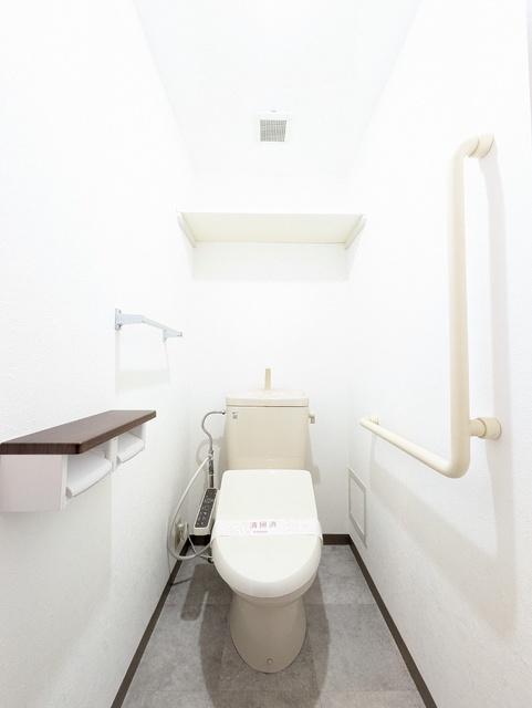 トイレ　洗浄機能付き便座